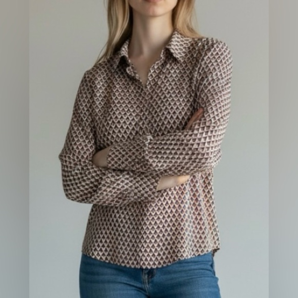 NWT Adrianna Papell V-Neck blouse